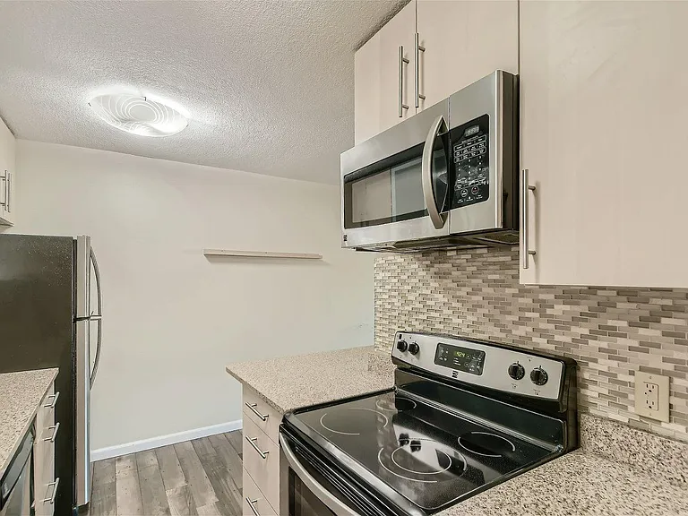 2212 Aldrich Ave S #303 — Photo 4