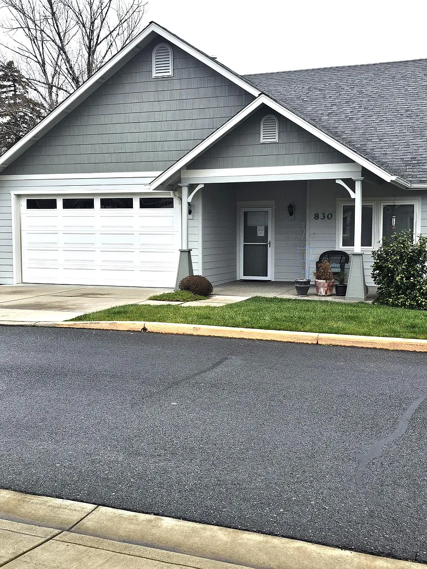 830 SW Kinsington Ct photo 1