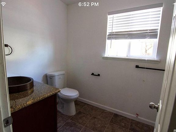 4th image of 209 N Oro Ave