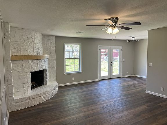 4th image of 607 E Spring St