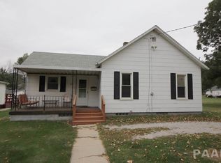 505 N Douglas St, Roanoke, IL