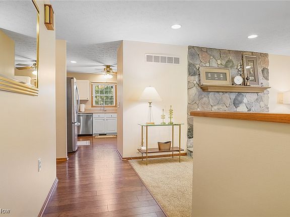 5th image of 1530 Pilgrim Dr