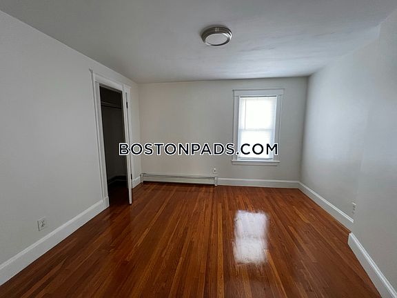 5th image of 67 New Park St APT 3