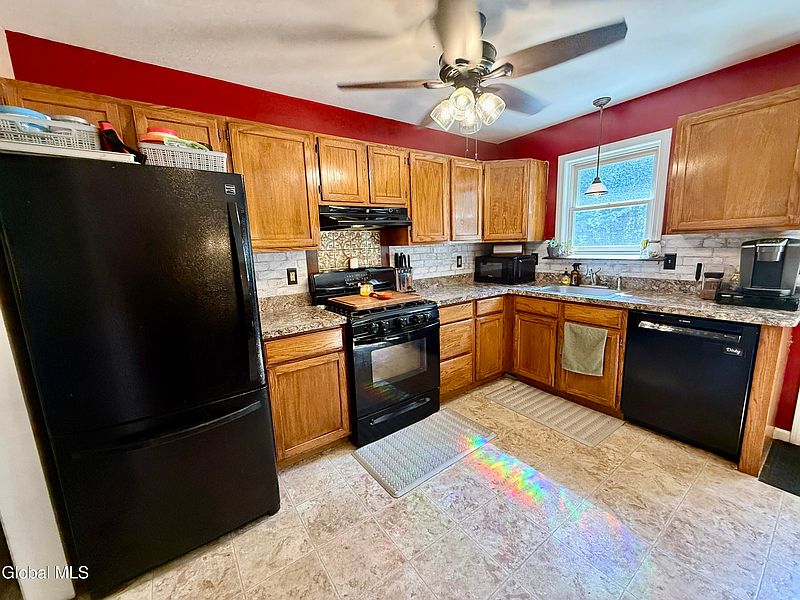 4th image of 4 Joseph Court