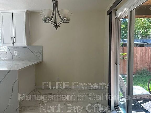 5th image of 38 Creekside Ct