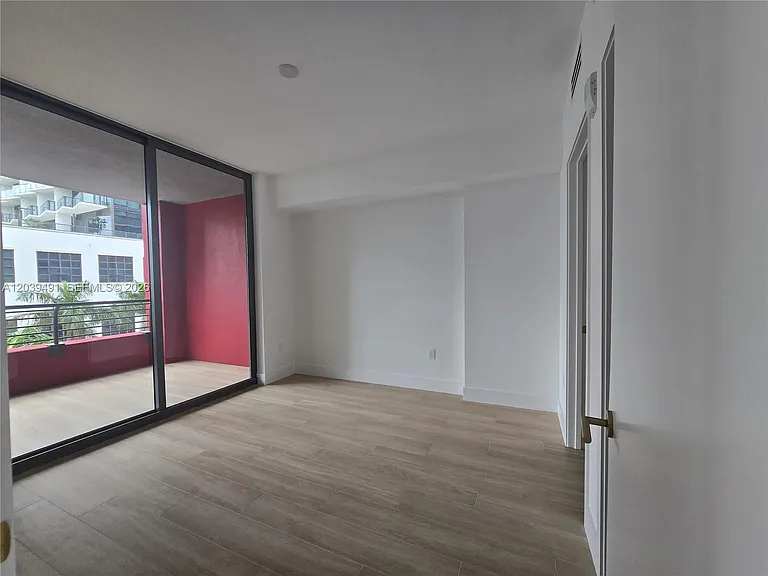 90 NE 32nd St #305 — Photo 3