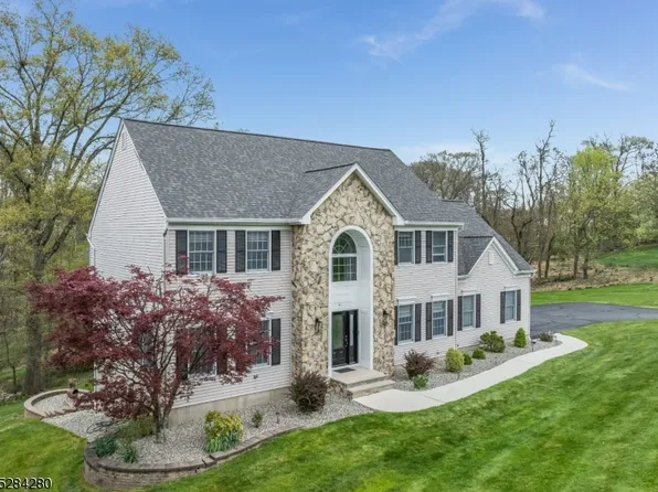 4 Tea Garden Ct, Raritan Twp., NJ 08822
