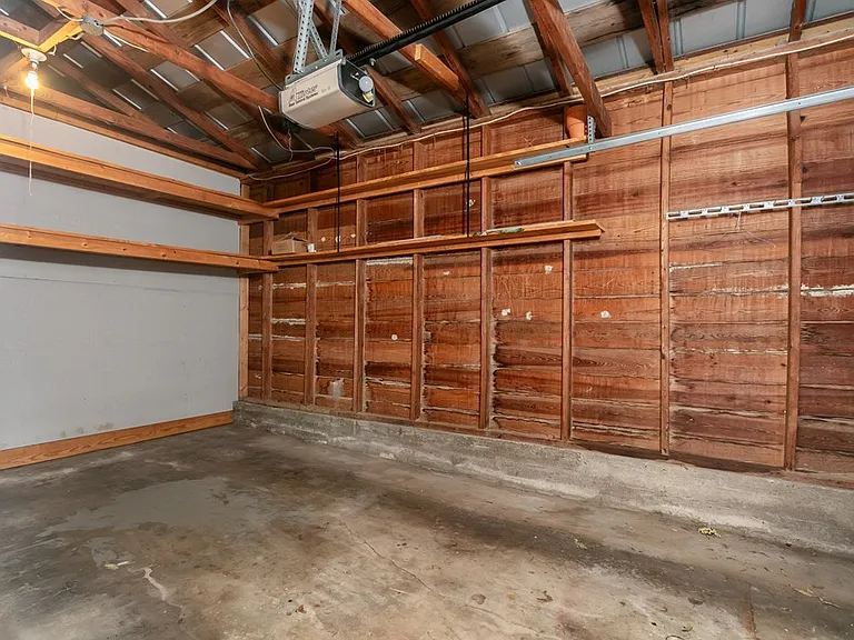 112 N Acorn St — Photo 28