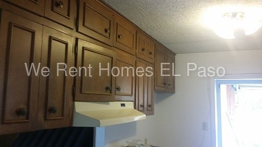 3rd image of 10200 Lakeview Dr
