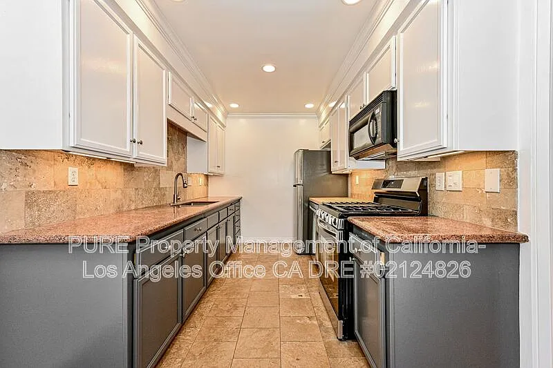 3 bed, 2.0 bath, 1250 sqft, $3,995 — Photo 3