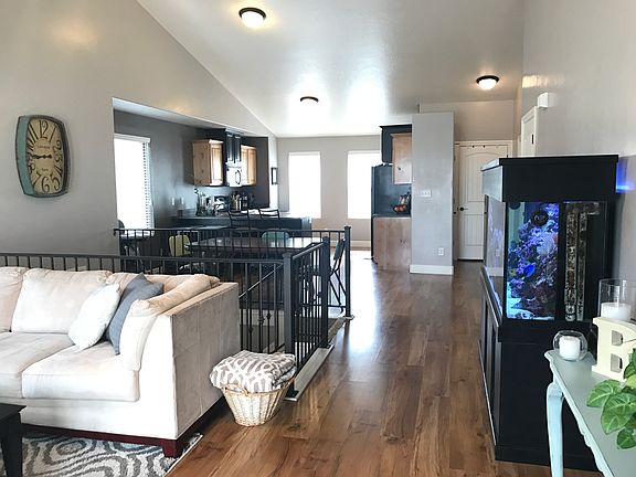 4th image of 2891 E Somerset Dr