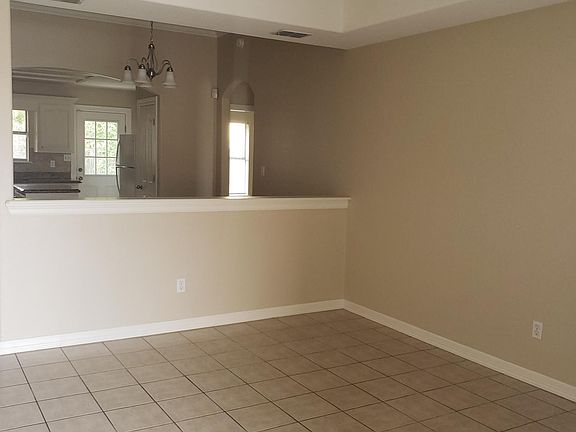 3rd image of 2001 Treasure Oaks Dr