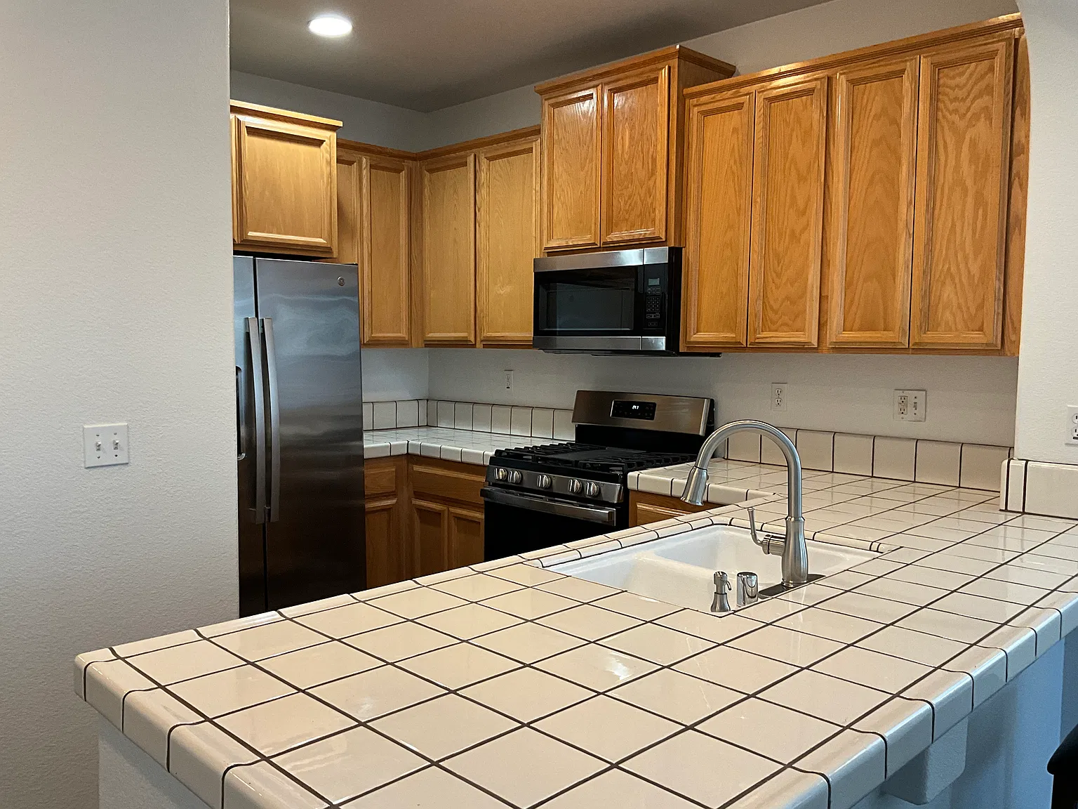 3 bed, 1358 sqft, $2,500 — Photo 4