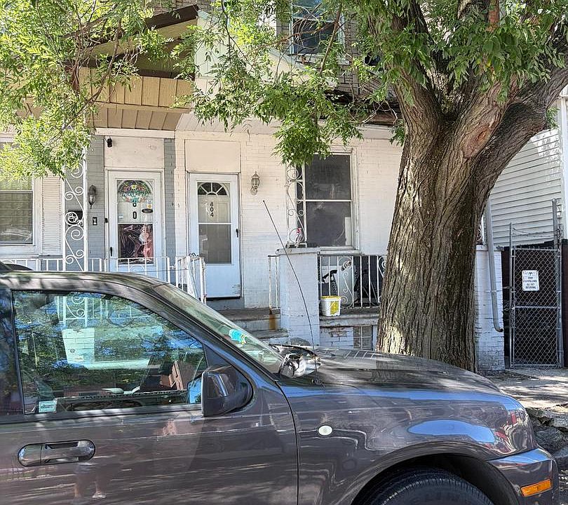 1st image of 804 E Thayer St