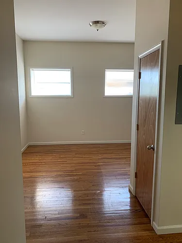 208 Main St #E Photo 1