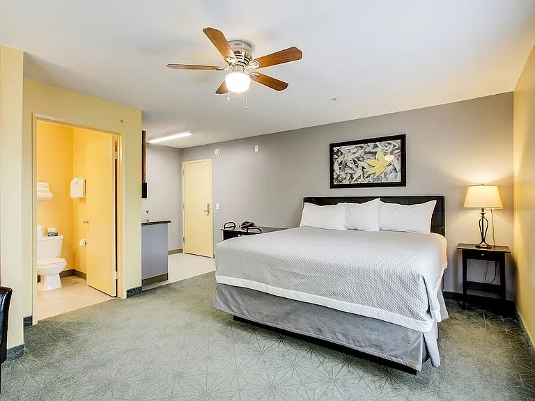 Vermont Inn Apartments — Photo 6