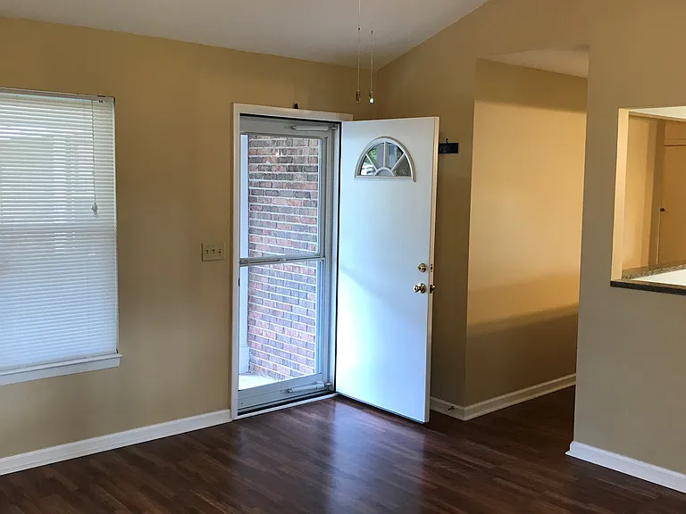 912 Spruce Ct — Photo 2