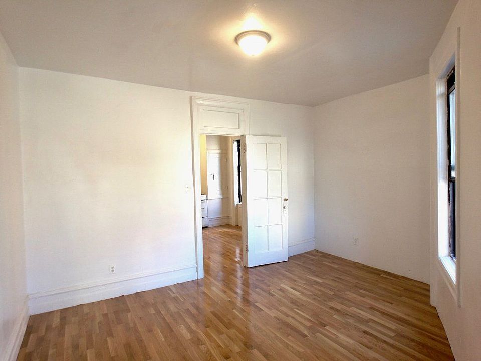1st image of 540 Manhattan Ave APT 4L