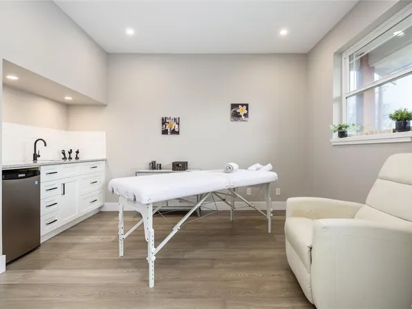 649 5th St, Courtenay, BC V9N 1K5