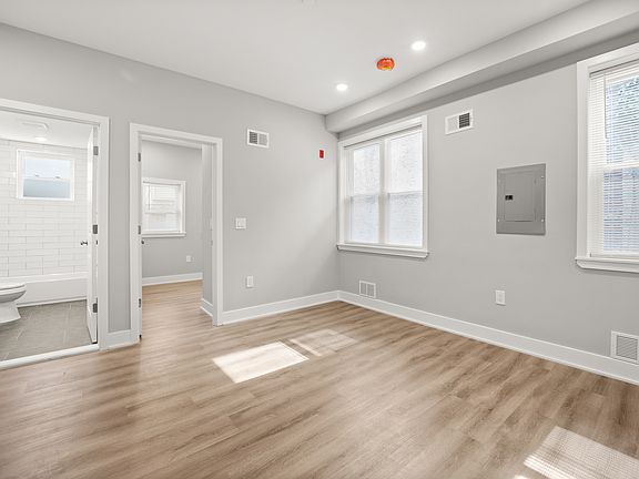 4th image of 5244 Spruce St #4