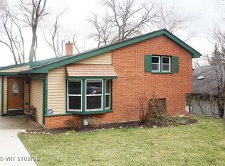 26767 N Circle Dr, Mundelein, IL
