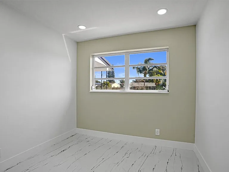 1437 SW 1st Ave — Photo 19