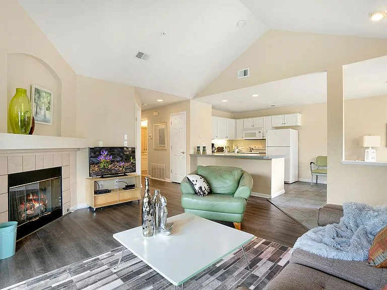 5225 White Willow Dr #P220 — Photo 4