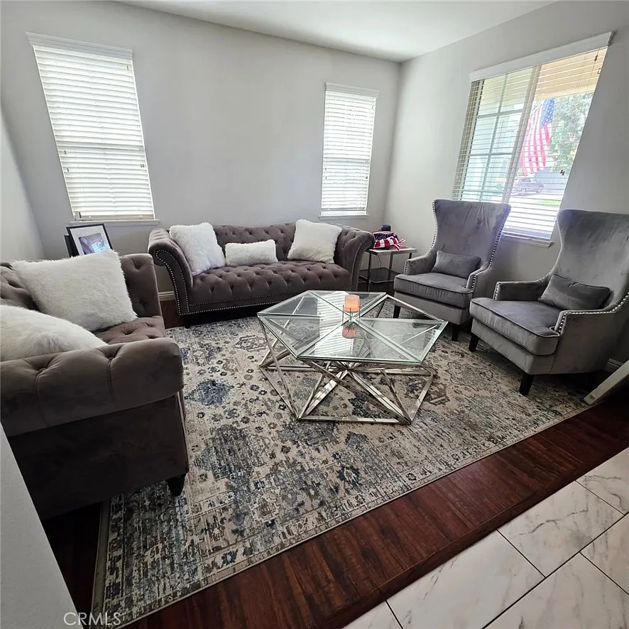 4 bed, 2.5 bath, 2407 sqft, $4,400 — Photo 4