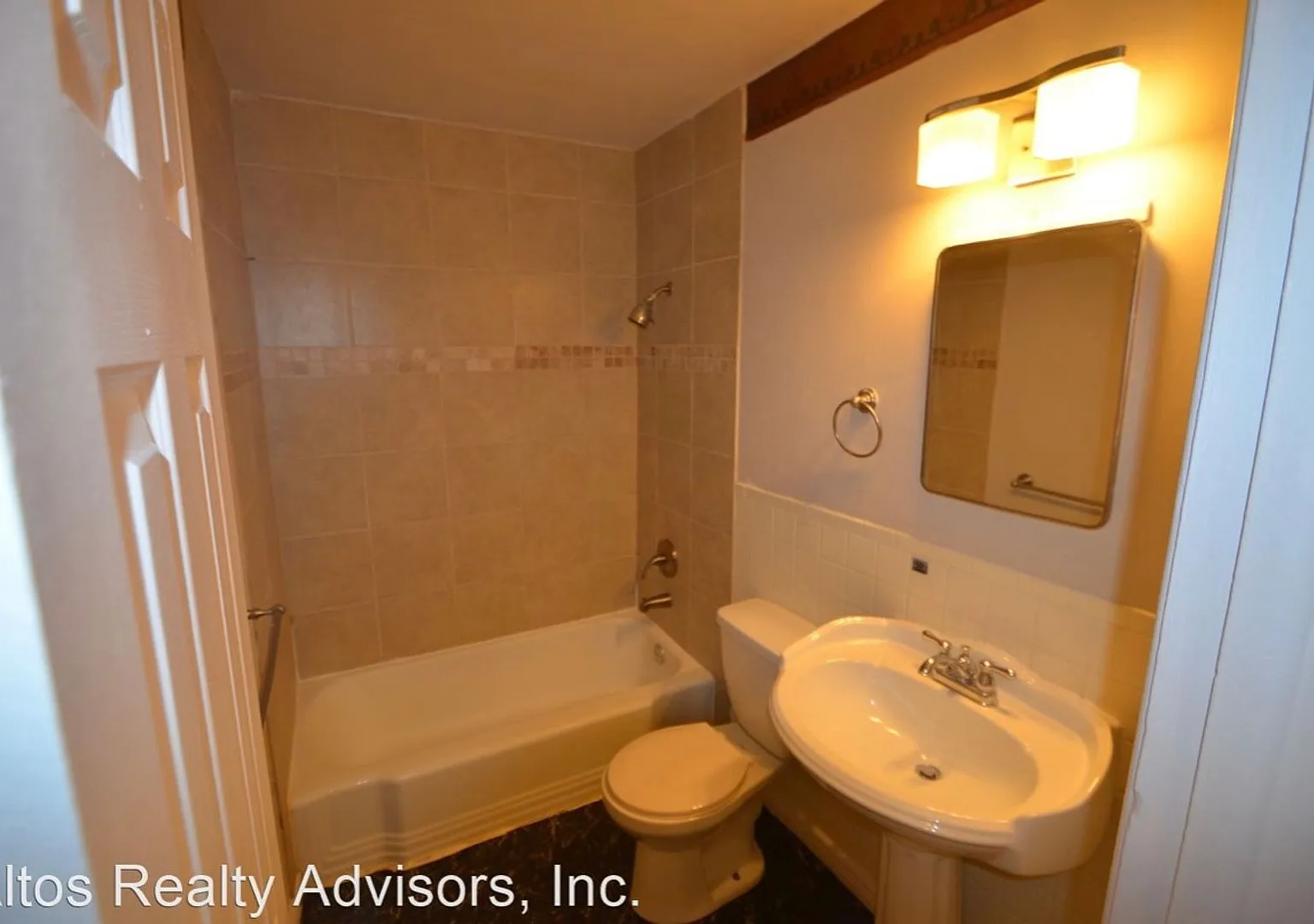 1020-1028 Balsam St — Photo 2