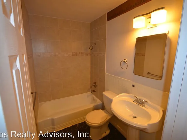1020-1028 Balsam St — Photo 6