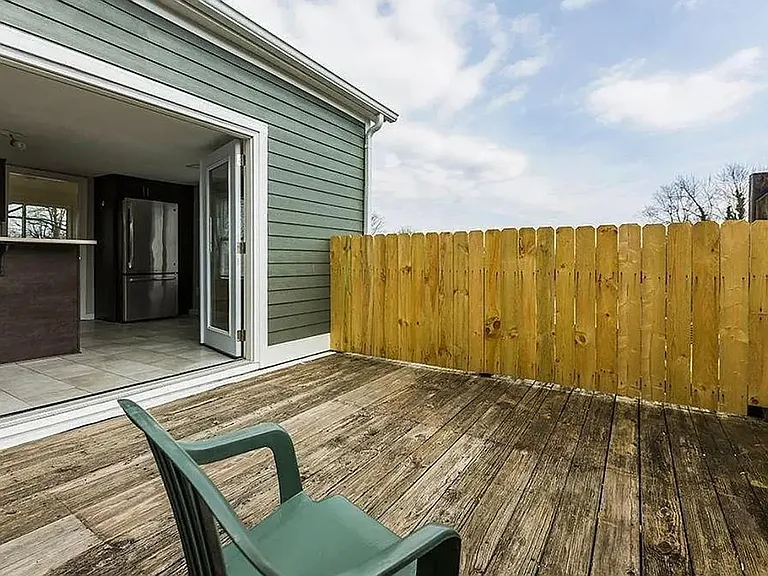 676 Headley Ave — Photo 15
