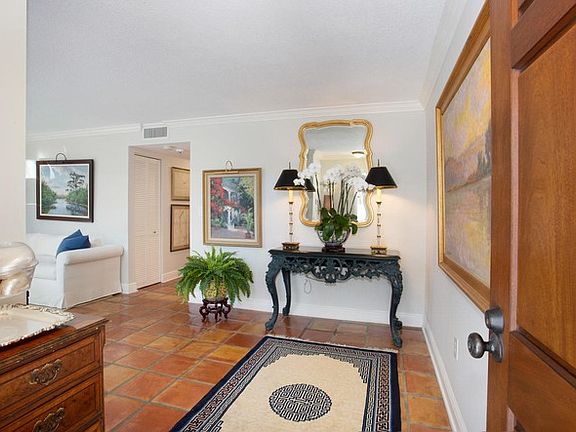 3rd image of 6661 SW 70th Ln #32