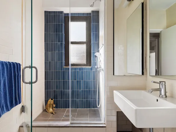 360 West 22nd Street image 10 of 15