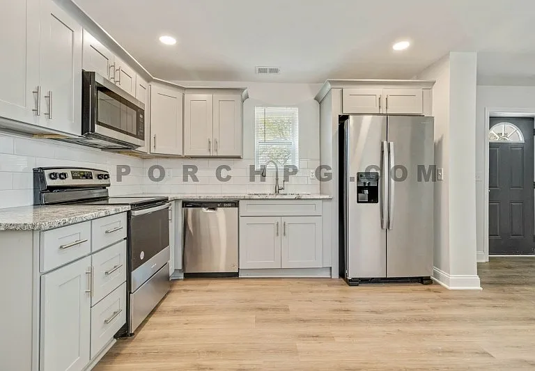49 E 16th St SW #B — Photo 5