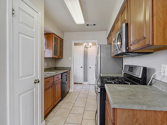 5th image of 2717 Doreen Ln