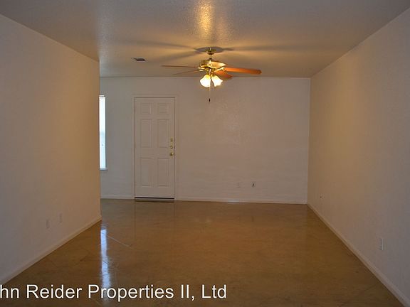 4th image of 928 Rosewood Dr APT B