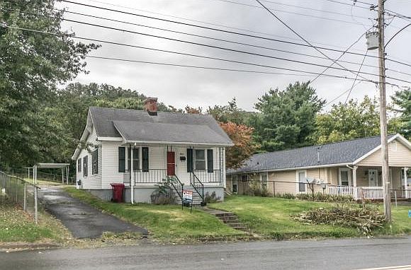 1st image of 905 E Main St