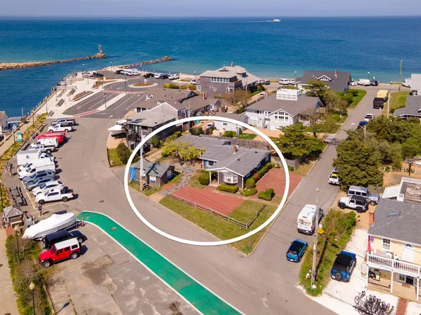 23 Circuit Avenue Ext, Oak Bluffs, MA 02557