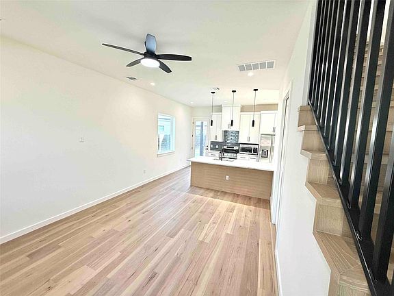 3rd image of 6809 Porter St #1
