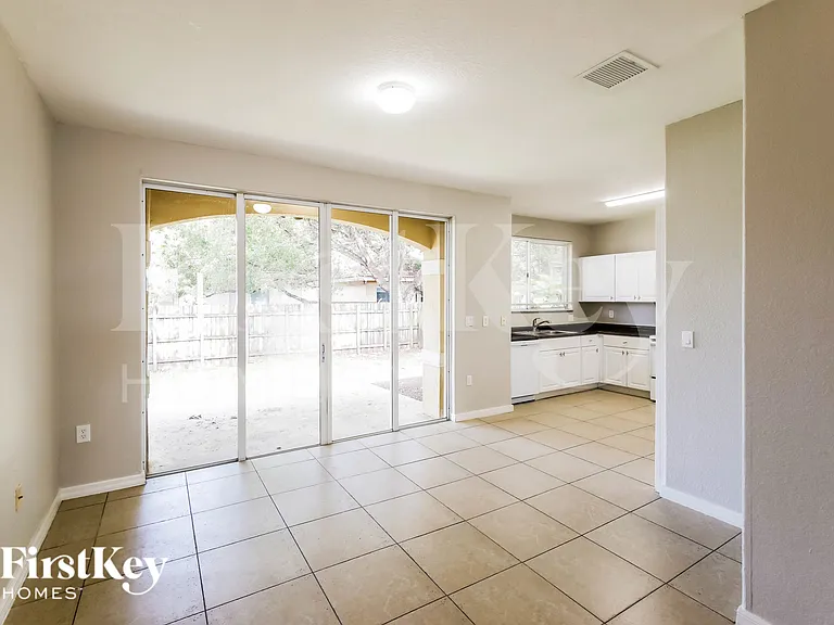 1009 NE 16th Ave — Photo 5