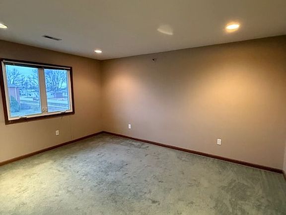 3rd image of 102-116 Goldenrod Dr