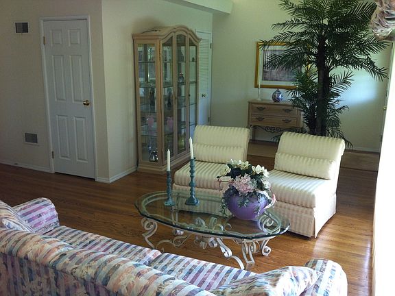 2nd image of 3 Meadow Lake Dr