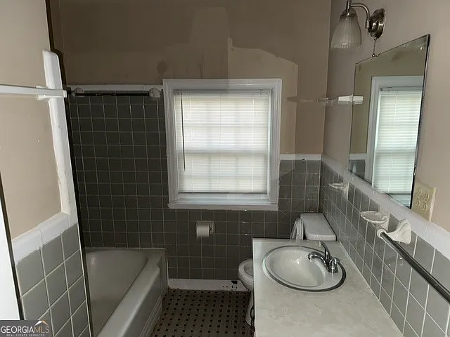 410 Park Ave — Photo 9