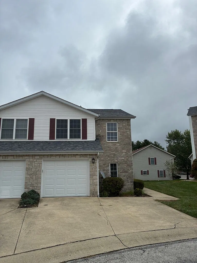3 bedroom, 2.5 bath Townhouse: Oaklawn Park! Available this October! — Photo 1