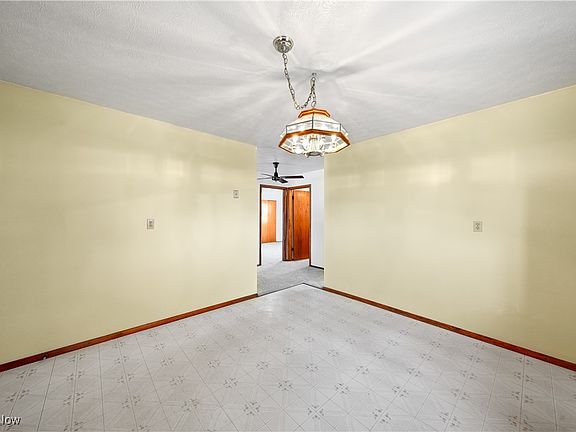 3rd image of 3552 Ellen Dr