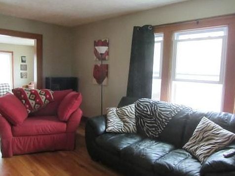 4th image of 2311 E Saginaw St