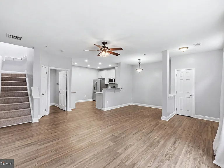 832 Estuary Dr — Photo 4