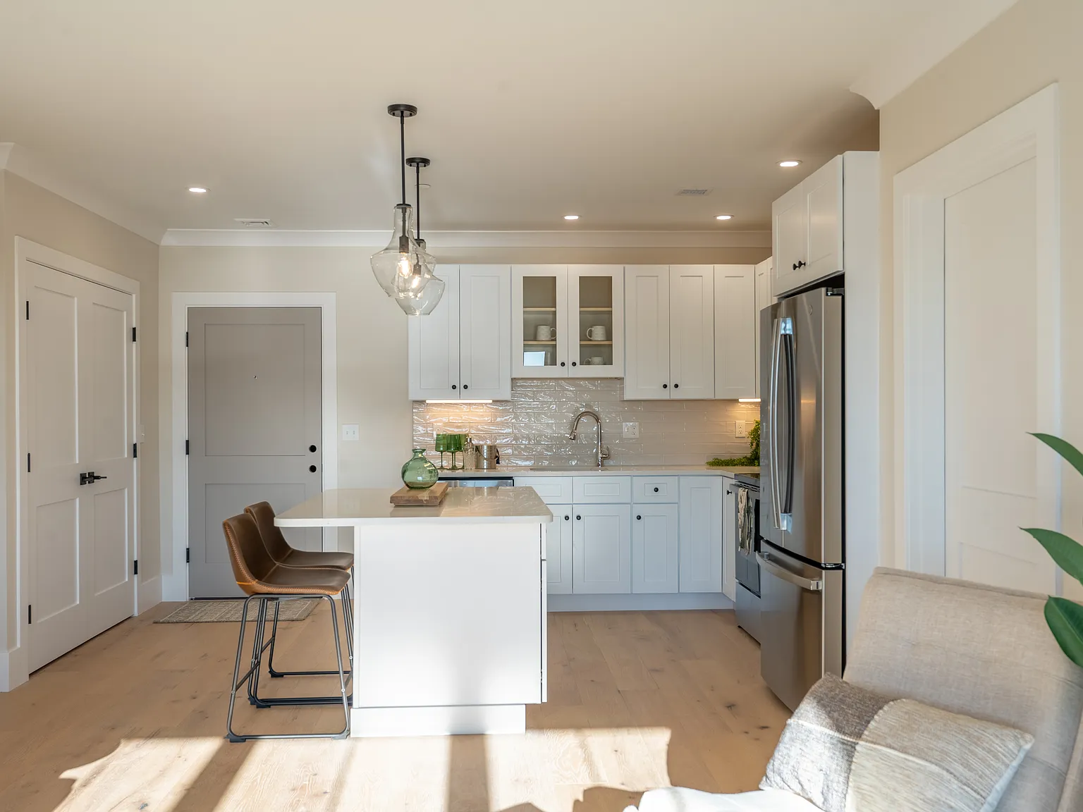 2 bed, 850 sqft, $3,100 — Photo 3