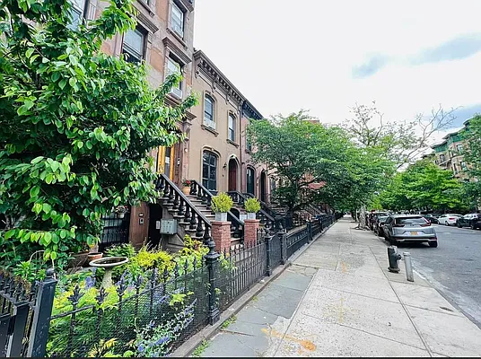 Rented by null | media 44