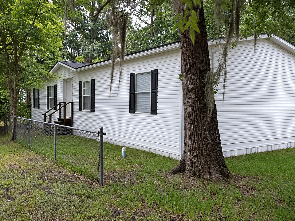 1036 Green Acres Cir S